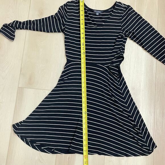 American Eagle Soft & Stretchy Black White Striped Side Cutout Mini Dress Sz M - Picture 7 of 8